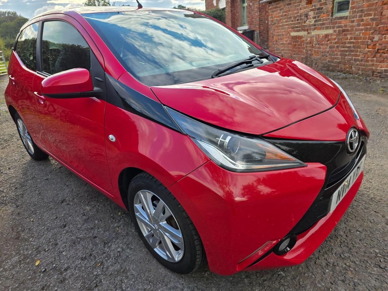 Toyota AYGO photo 1 of 22