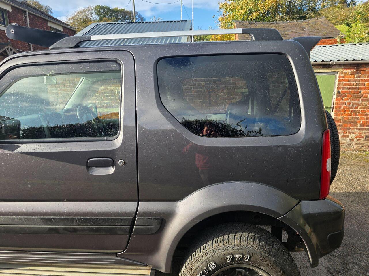 Suzuki Jimny photo 25 of 61