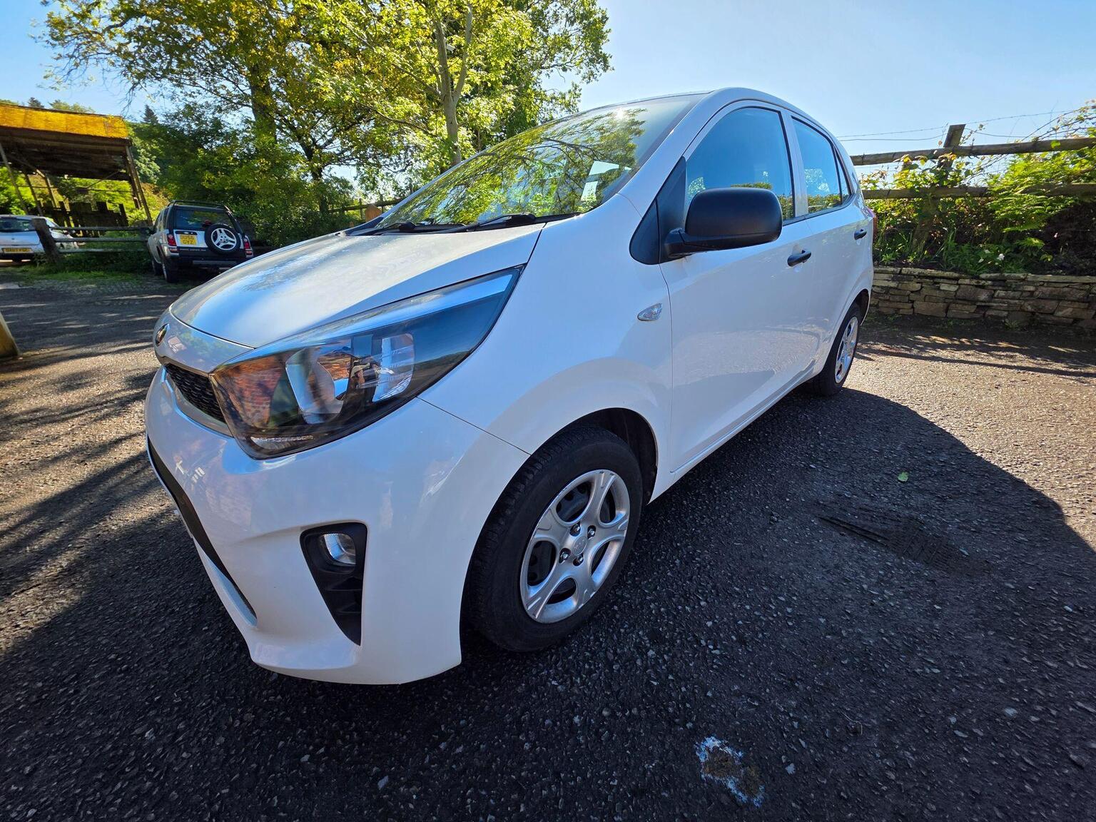 Kia Picanto photo 9 of 12