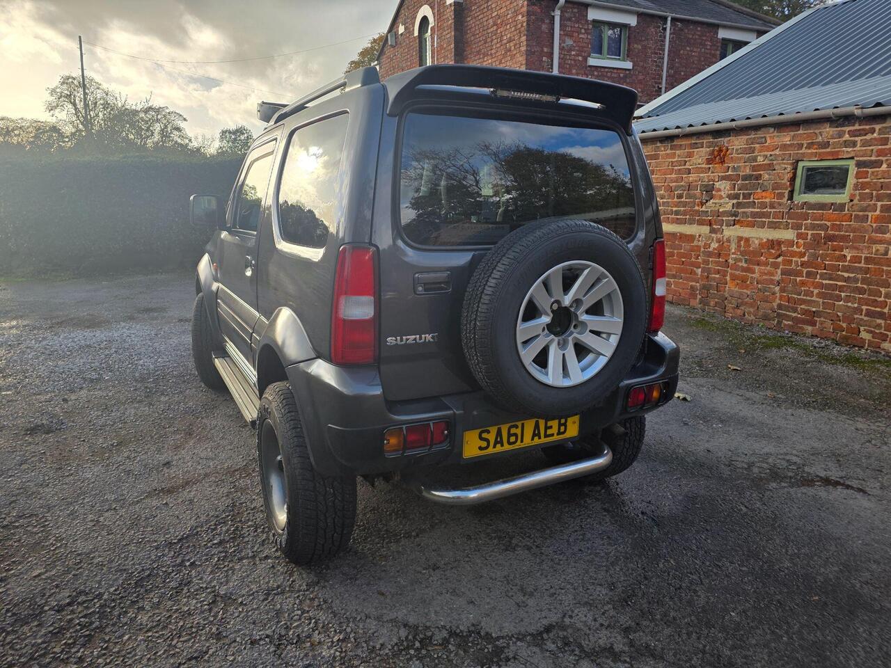 Suzuki Jimny photo 4 of 61