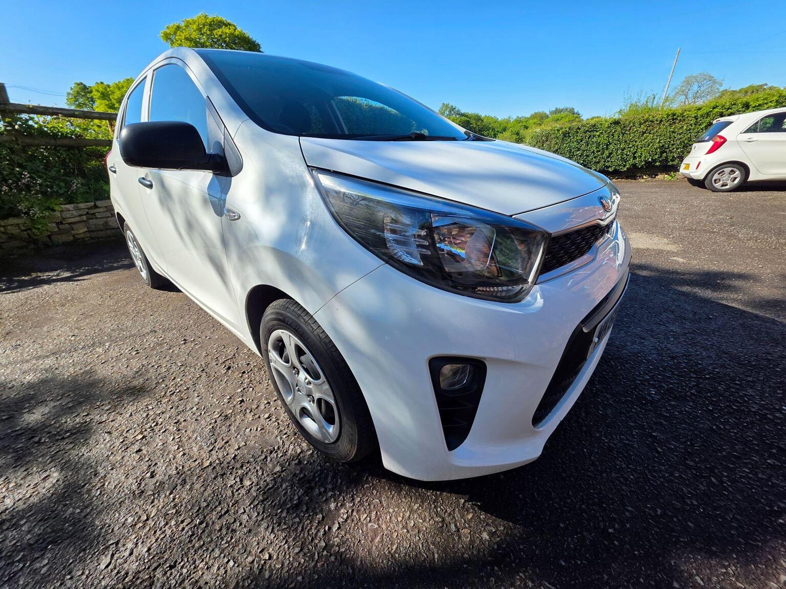 Kia Picanto photo 10 of 12