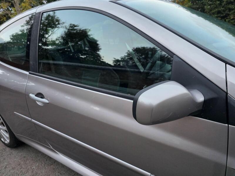 Renault Clio Renaultsport 197 photo 18 of 27