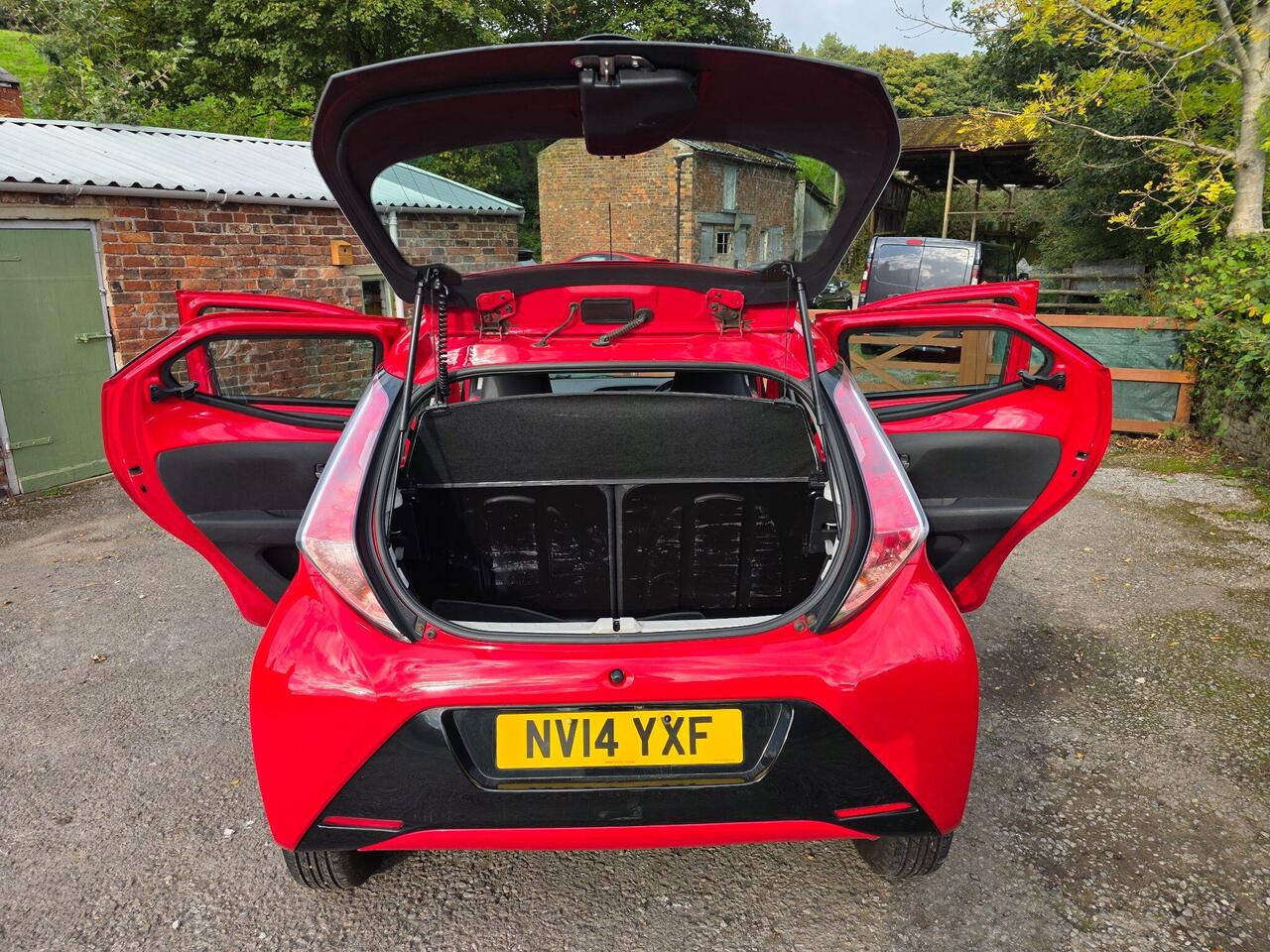 Toyota AYGO photo 21 of 22