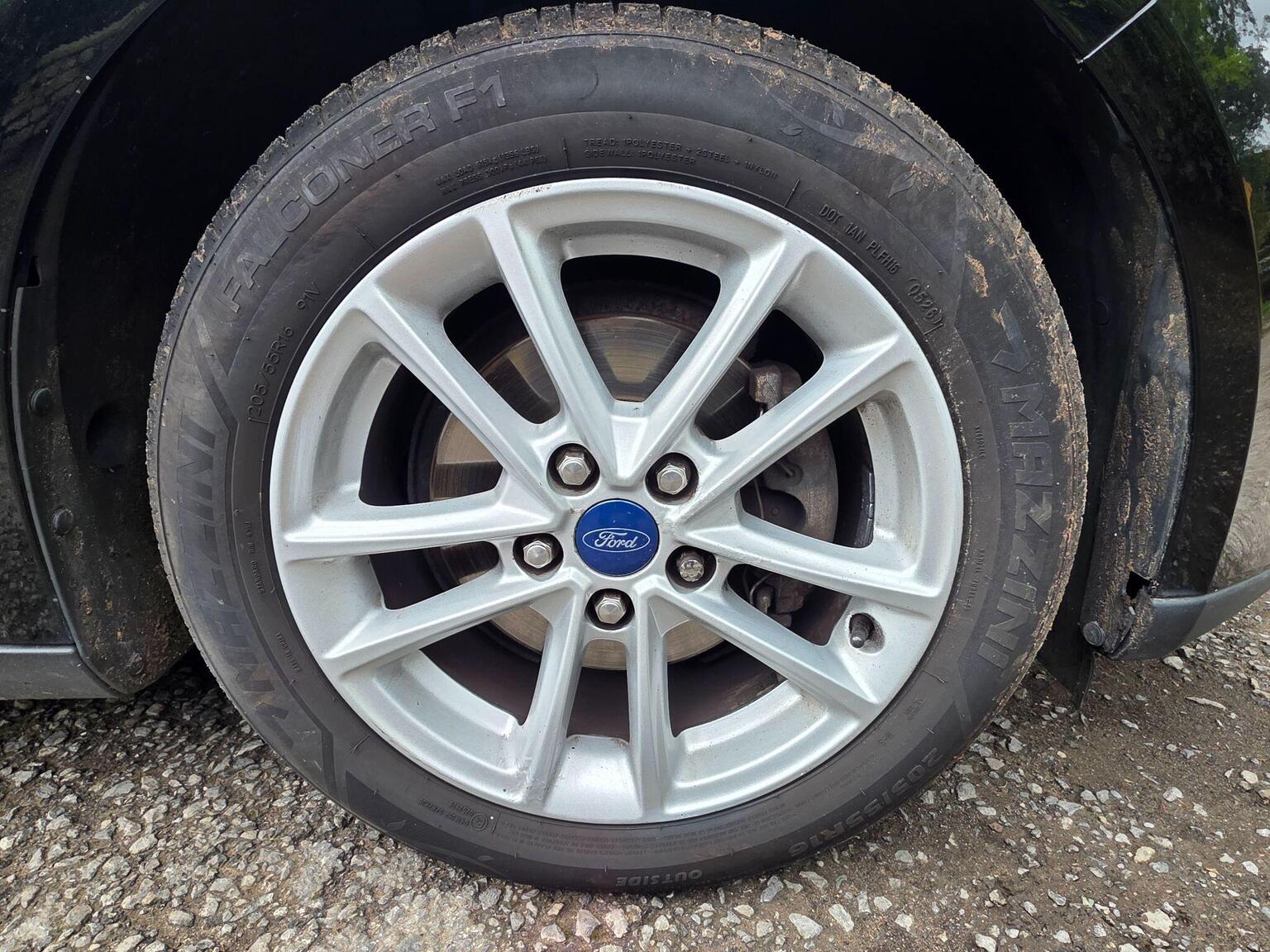 Ford Focus photo 15 of 26