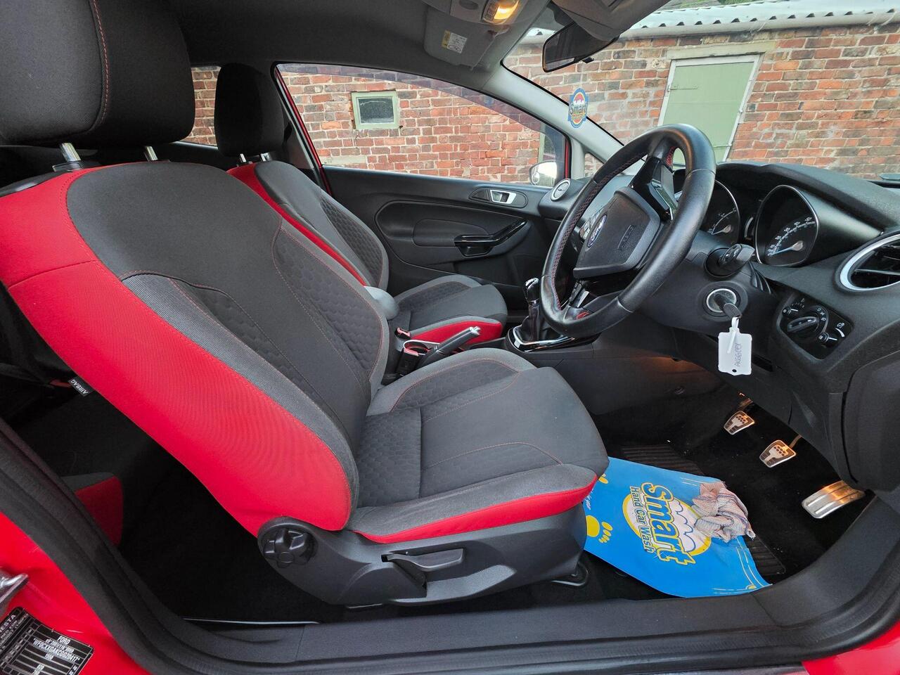 Ford Fiesta Zetec S photo 29 of 62