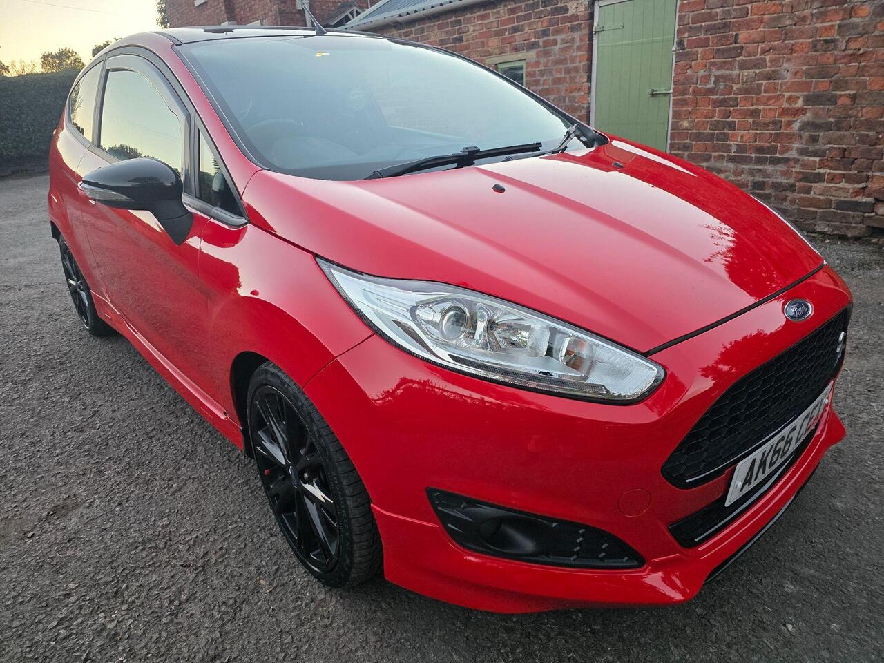 Ford Fiesta Zetec S photo 1 of 62