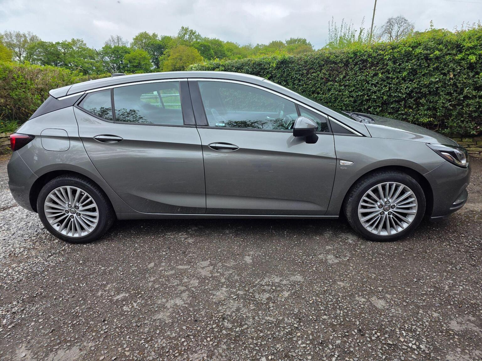 Vauxhall Astra photo 14 of 23