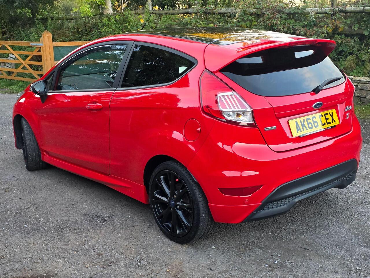 Ford Fiesta Zetec S photo 18 of 62