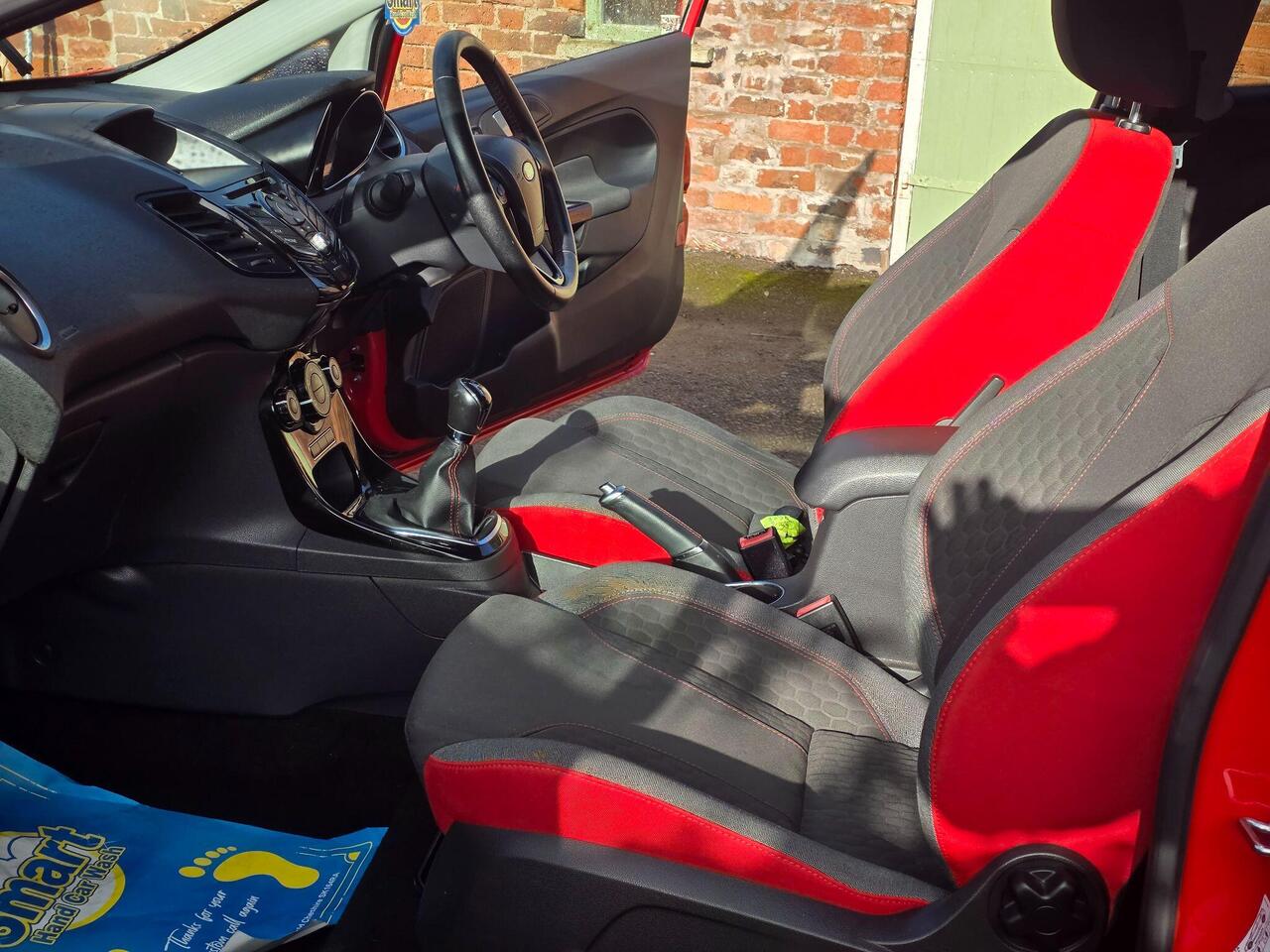 Ford Fiesta Zetec S photo 54 of 62