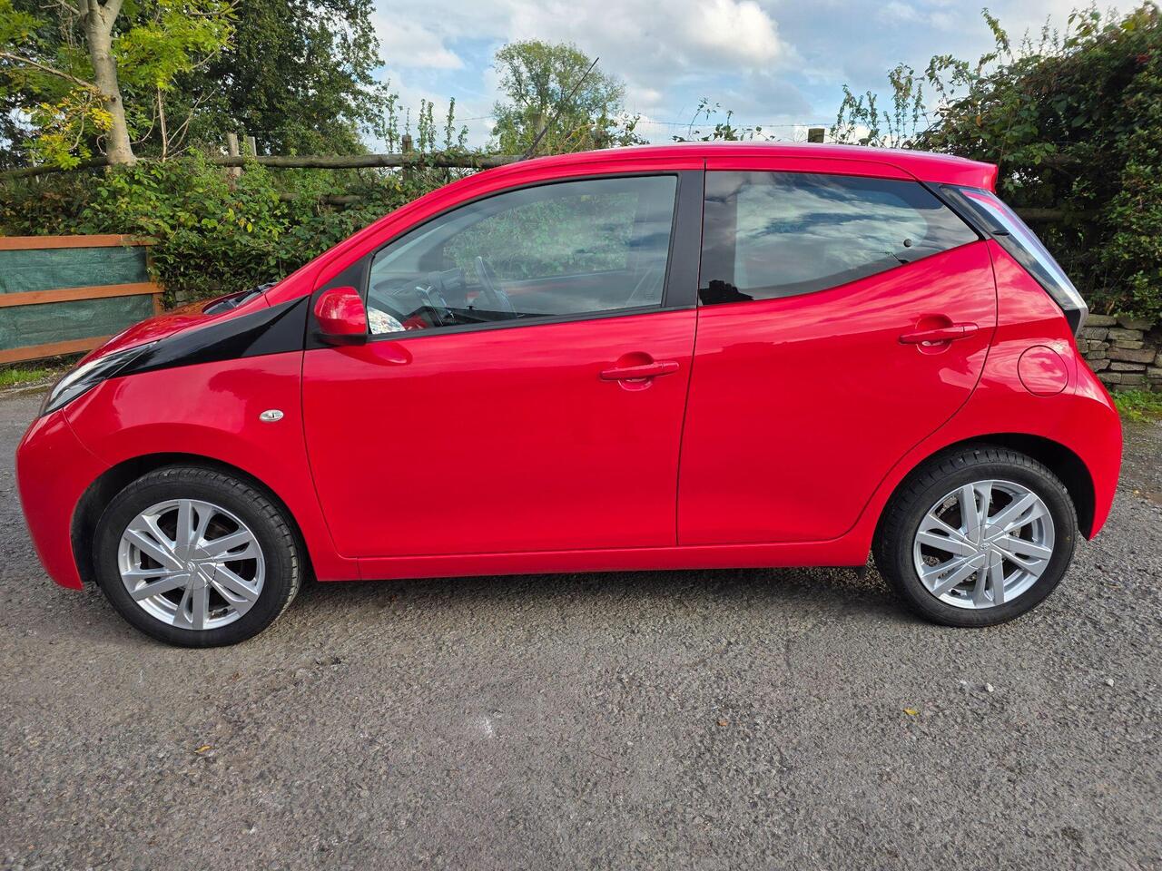 Toyota AYGO photo 14 of 22