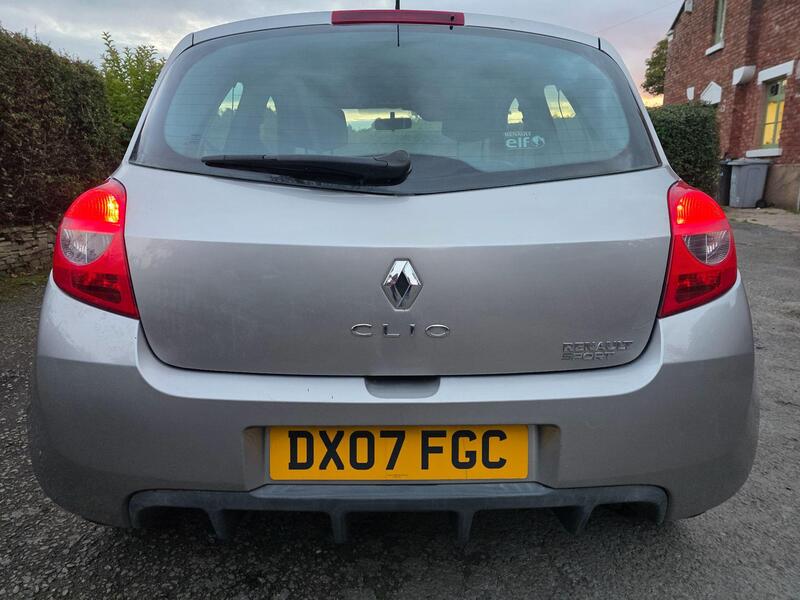 Renault Clio Renaultsport 197 photo 11 of 27