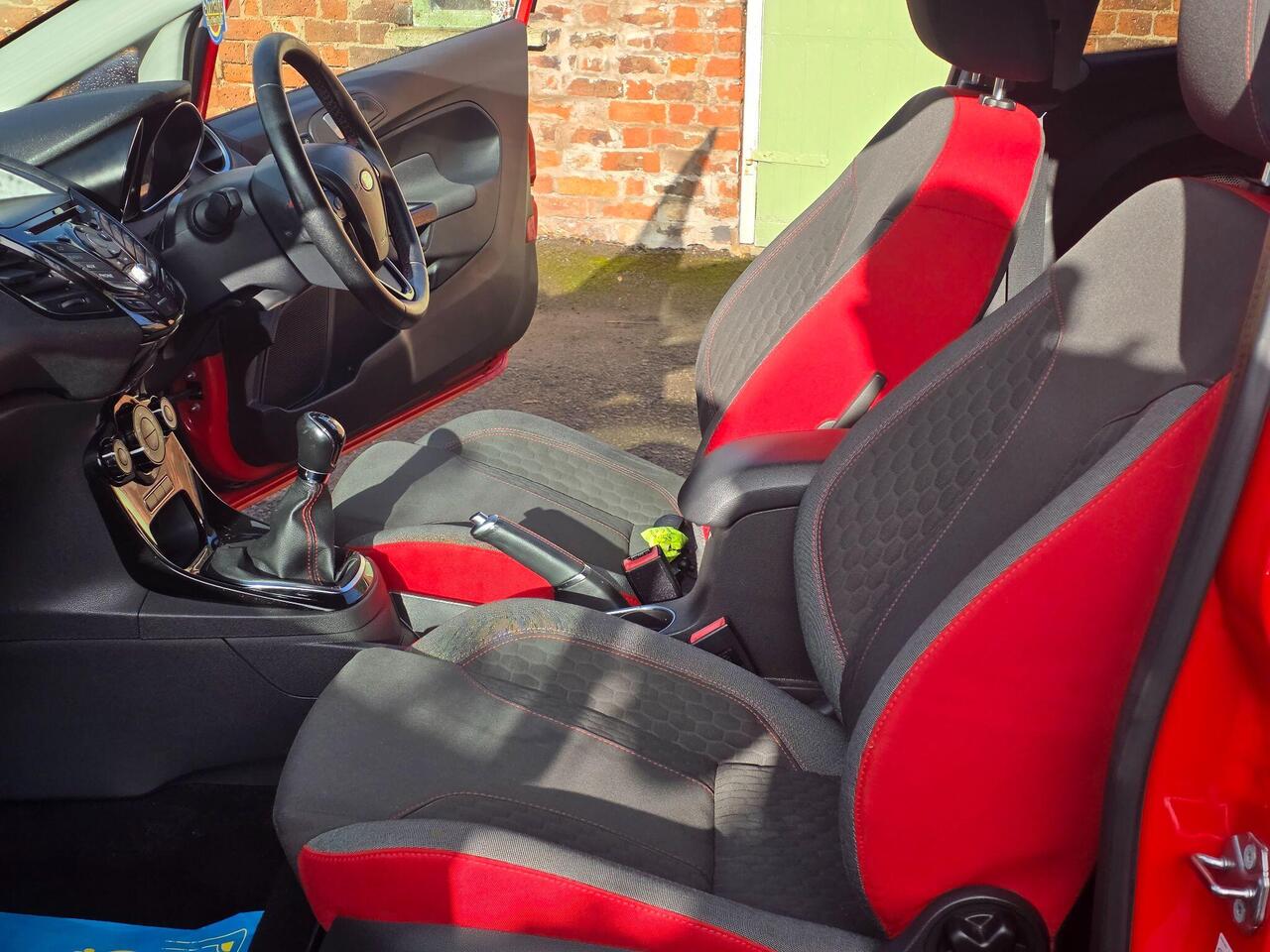 Ford Fiesta Zetec S photo 55 of 62