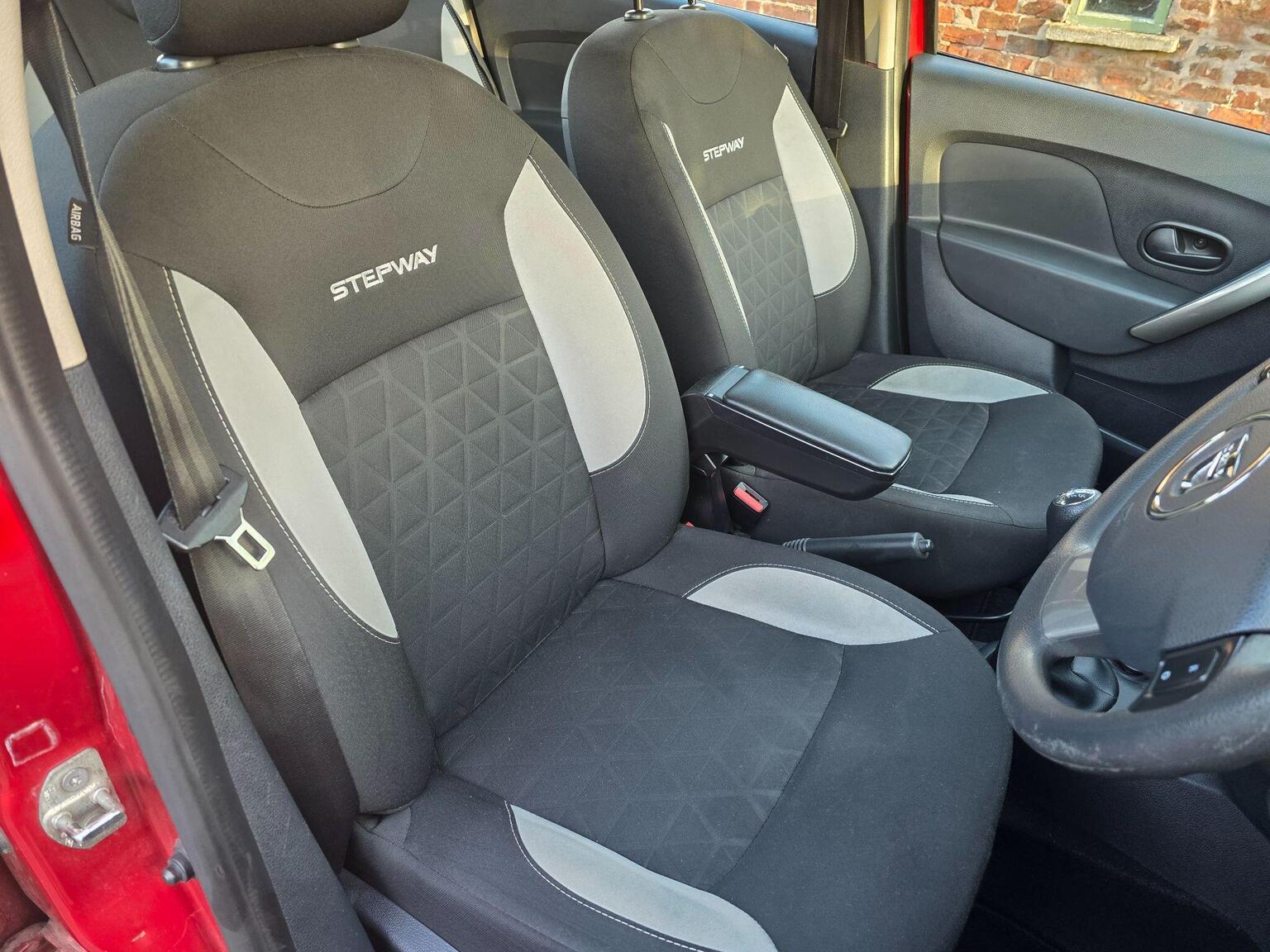 Dacia Sandero Stepway photo 9 of 20