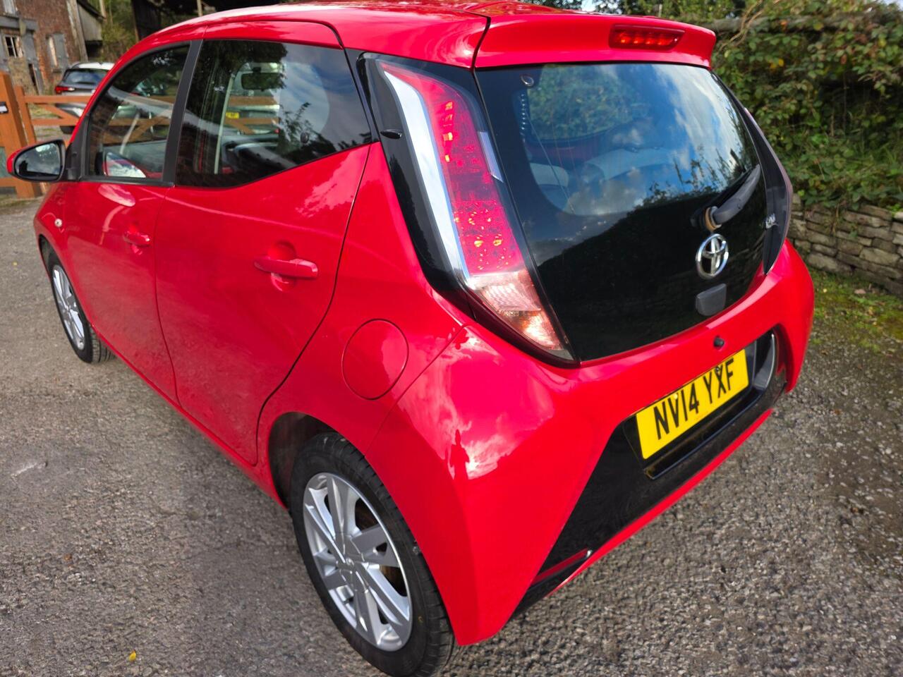 Toyota AYGO photo 4 of 22