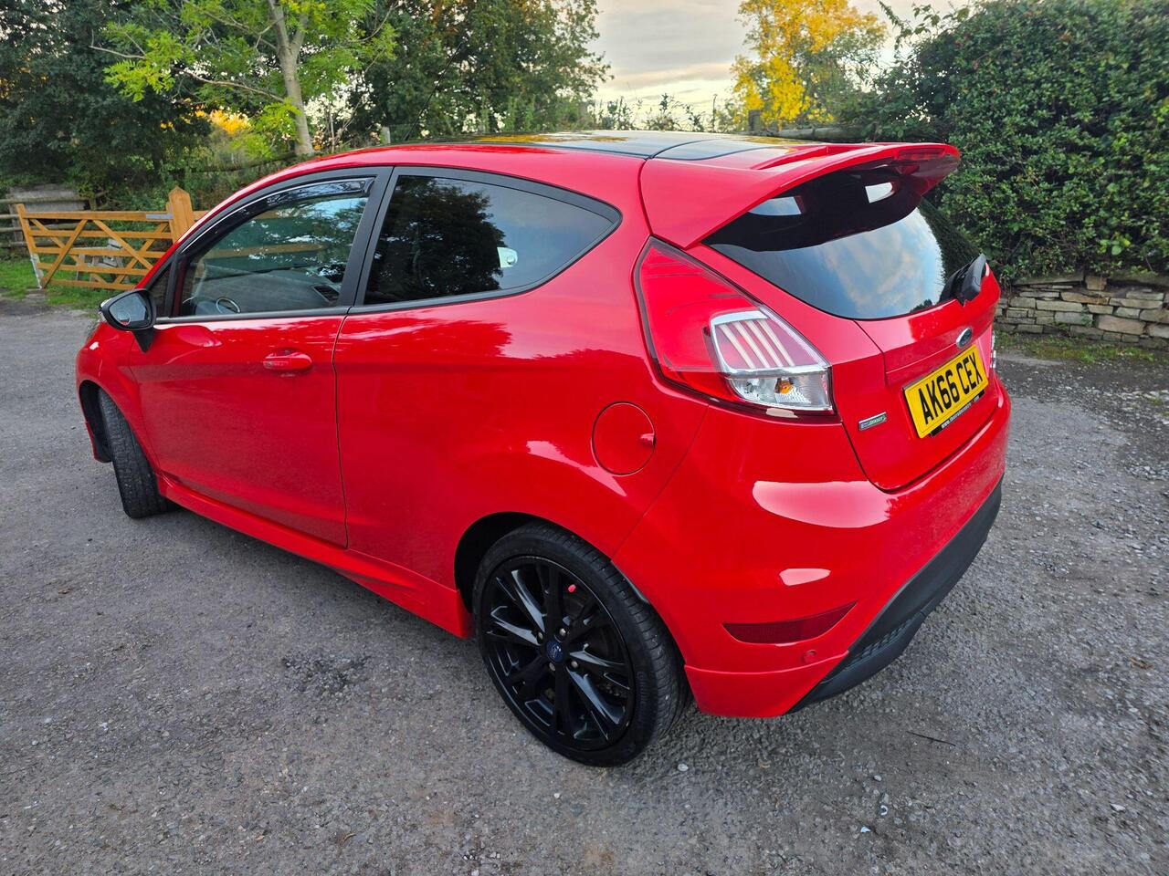 Ford Fiesta Zetec S photo 20 of 62