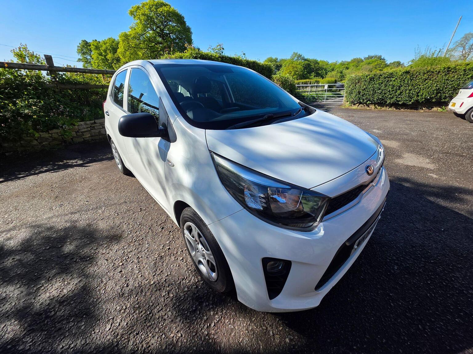 Kia Picanto photo 8 of 12