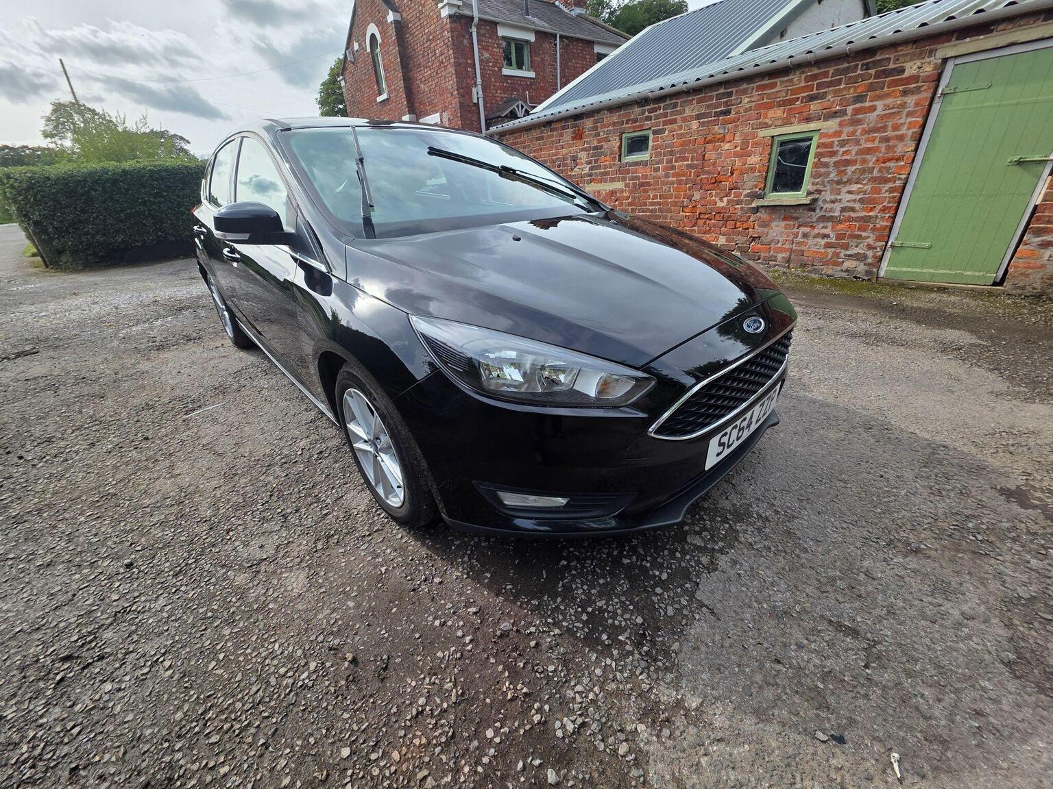 Ford Focus photo 1 of 26
