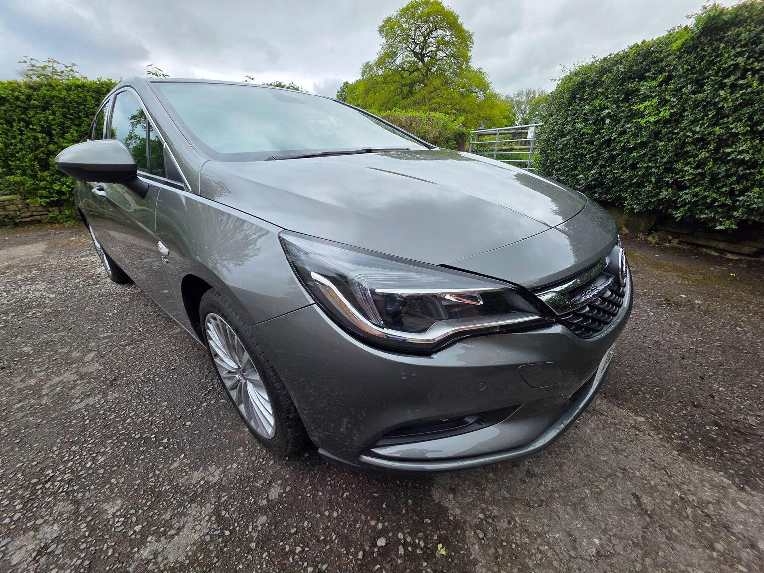 Vauxhall Astra photo 2 of 23