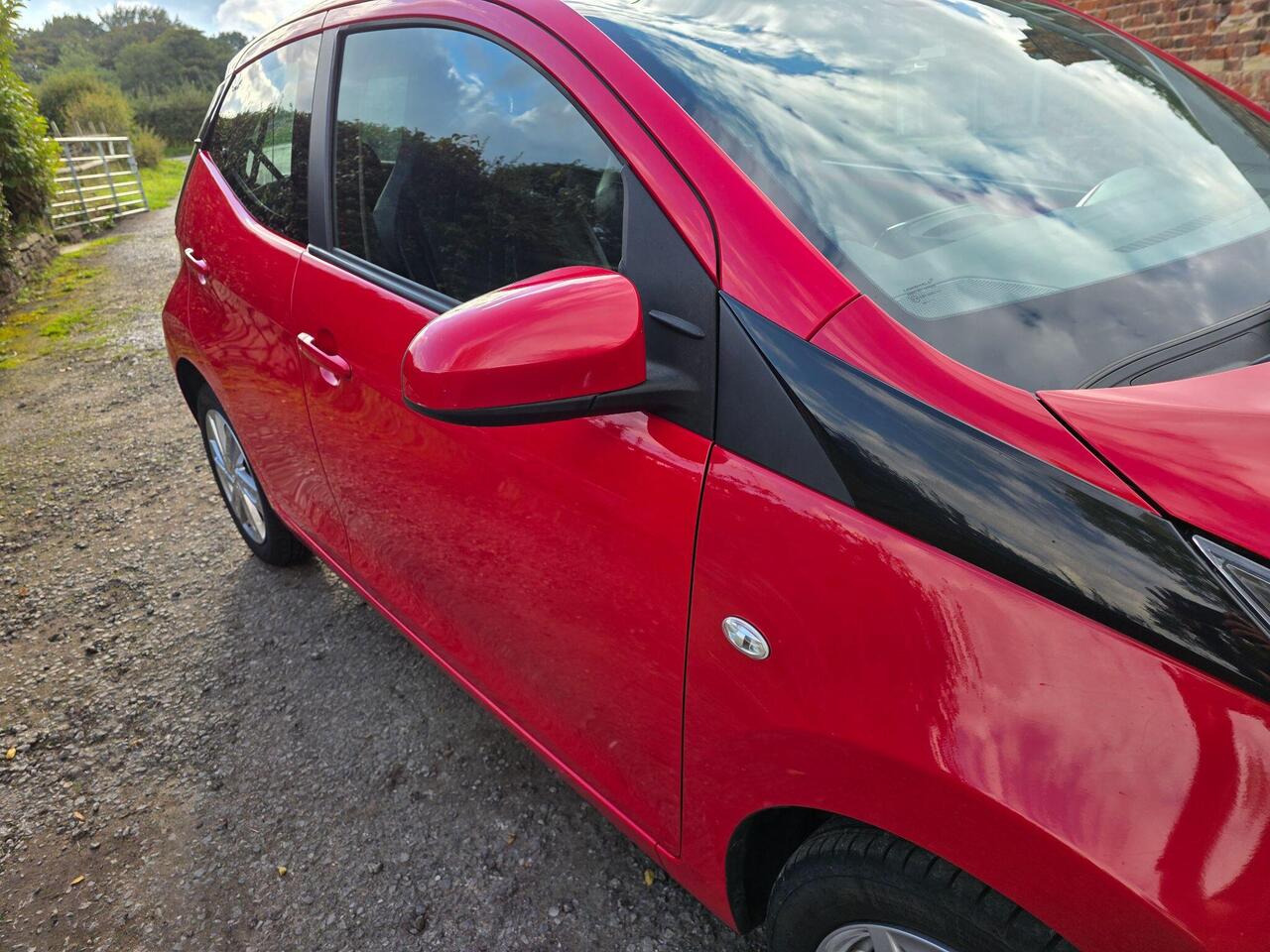 Toyota AYGO photo 17 of 22
