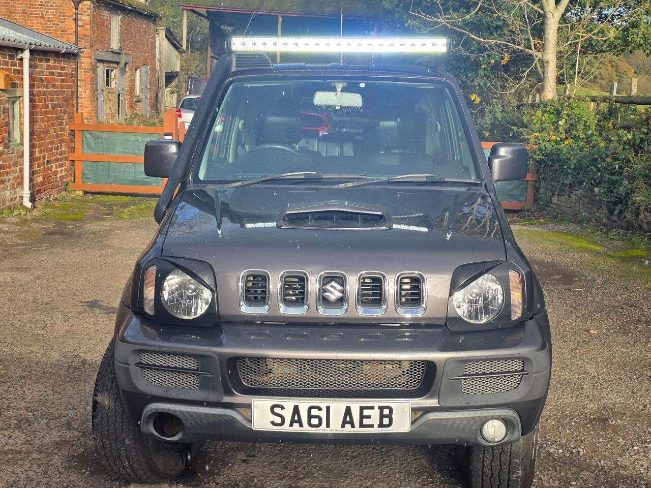 Suzuki Jimny photo 13 of 61