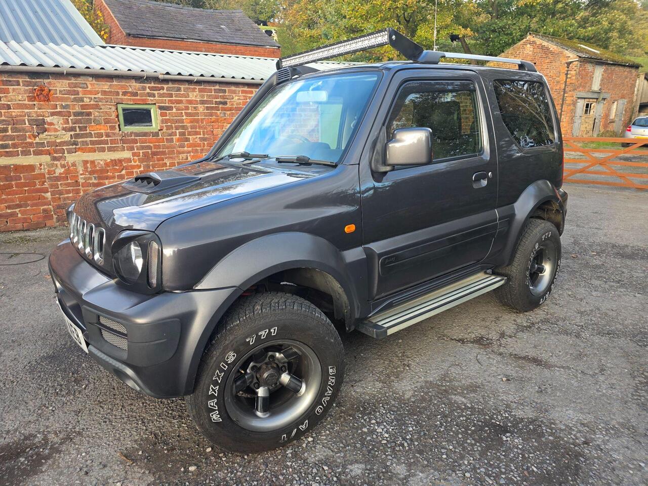 Suzuki Jimny photo 21 of 61