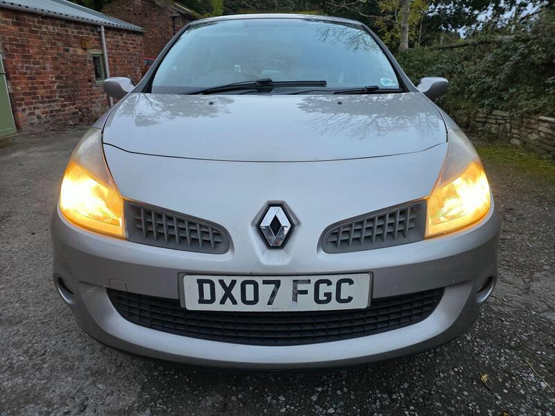 Renault Clio Renaultsport 197 photo 2 of 27