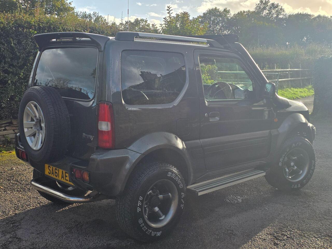Suzuki Jimny photo 31 of 61