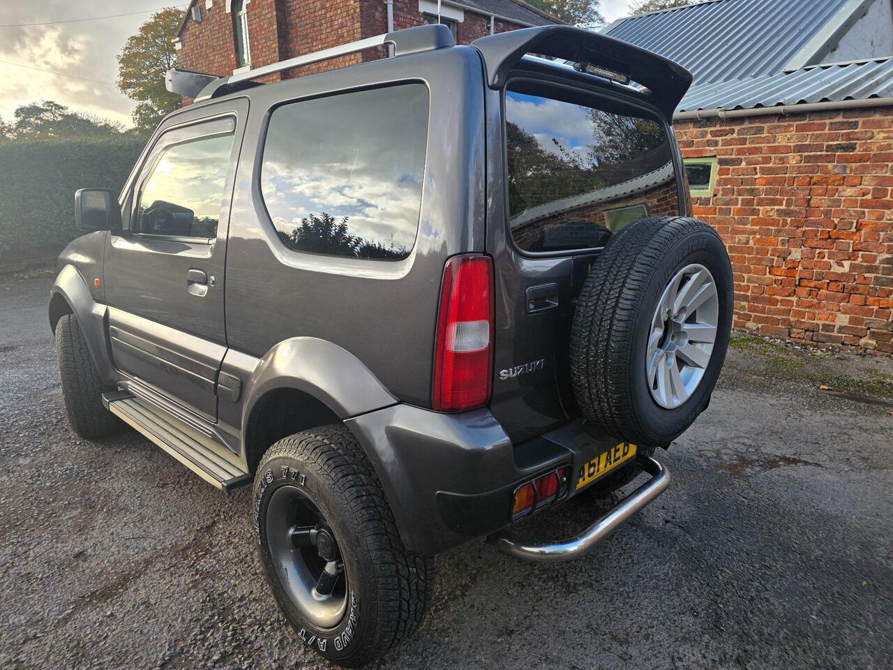 Suzuki Jimny photo 24 of 61