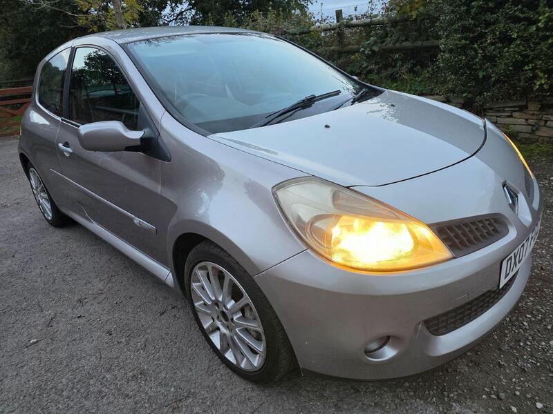 Renault Clio Renaultsport 197 photo 1 of 27