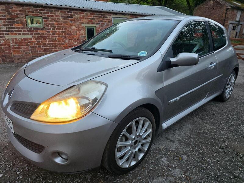 Renault Clio Renaultsport 197 photo 3 of 27