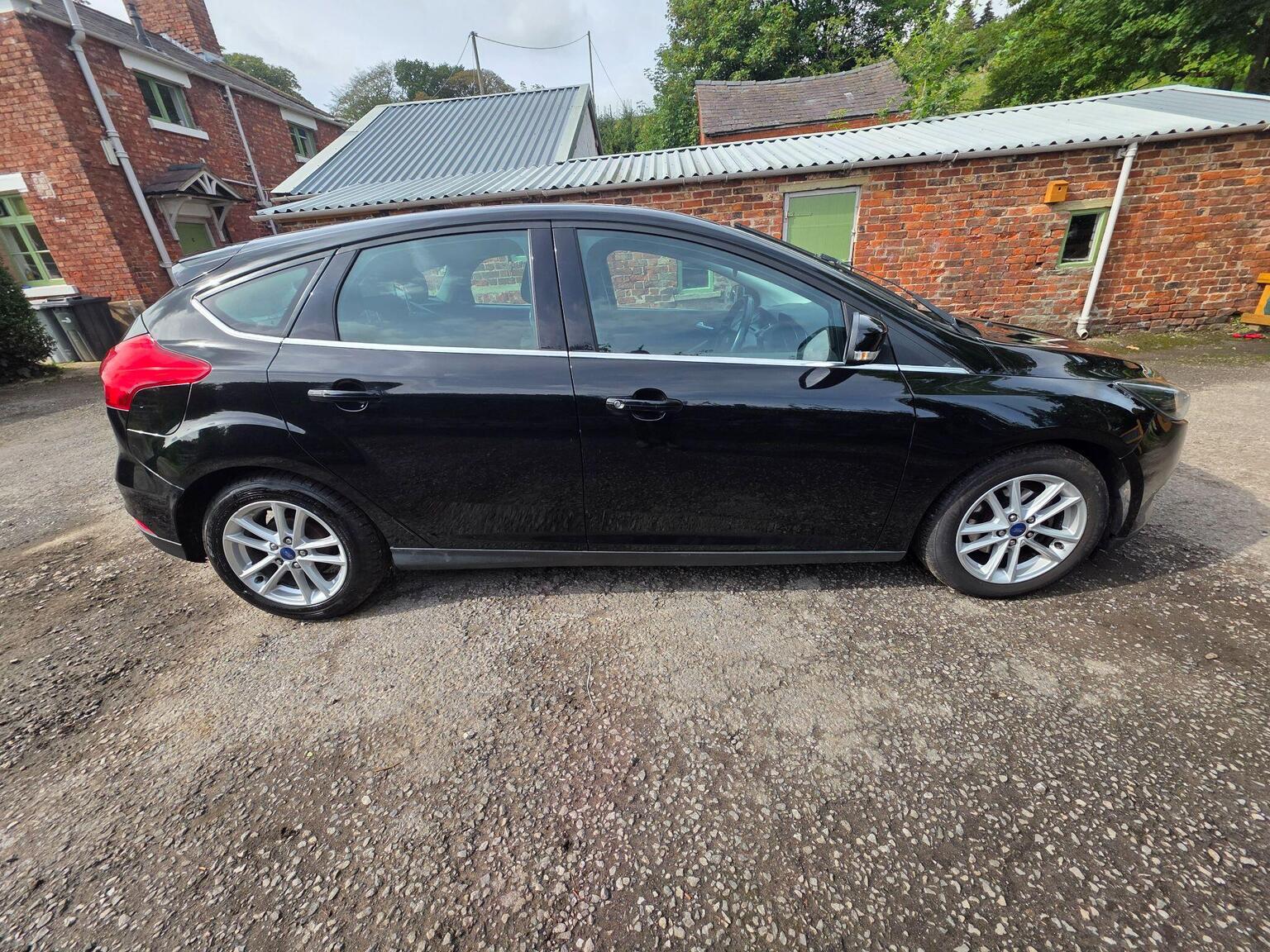 Ford Focus photo 9 of 26