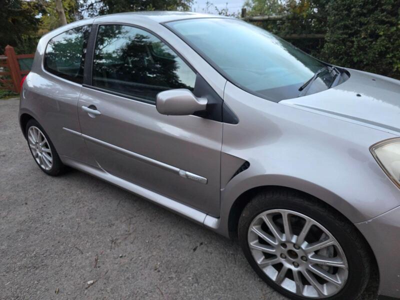 Renault Clio Renaultsport 197 photo 7 of 27