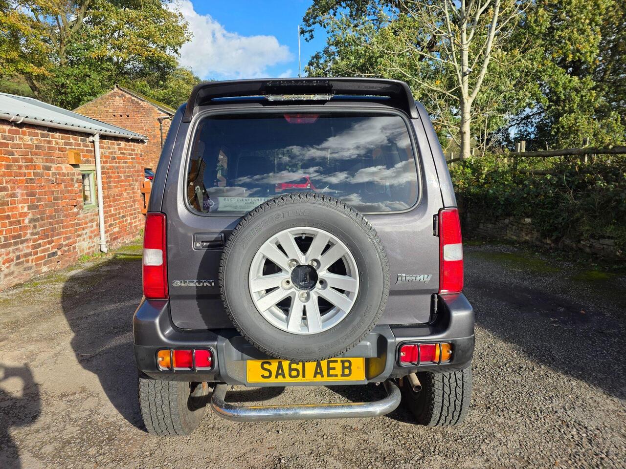 Suzuki Jimny photo 28 of 61