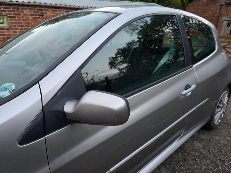 Renault Clio Renaultsport 197 photo 17 of 27