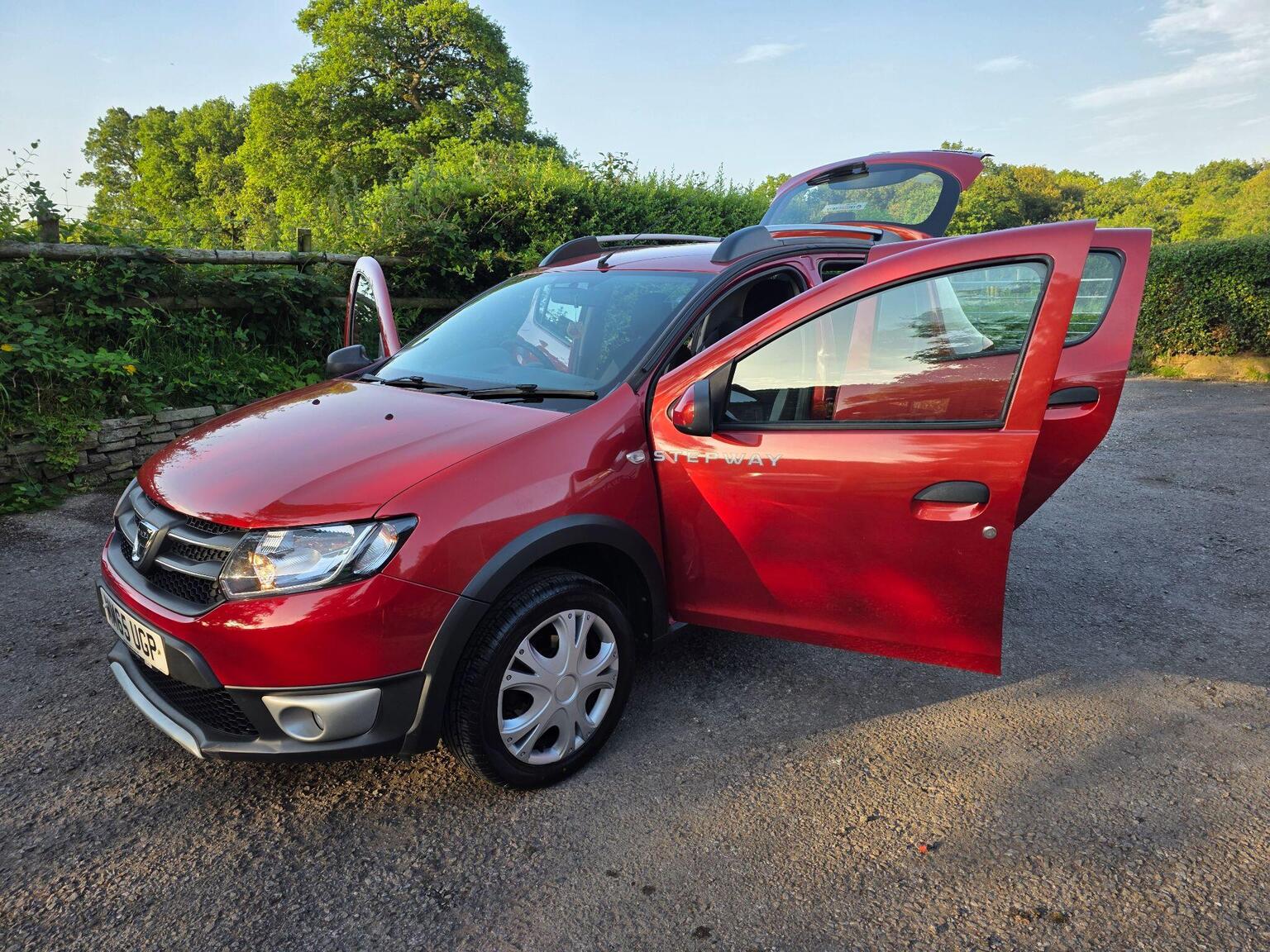 Dacia Sandero Stepway photo 2 of 20