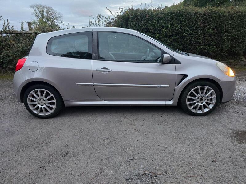 Renault Clio Renaultsport 197 photo 13 of 27