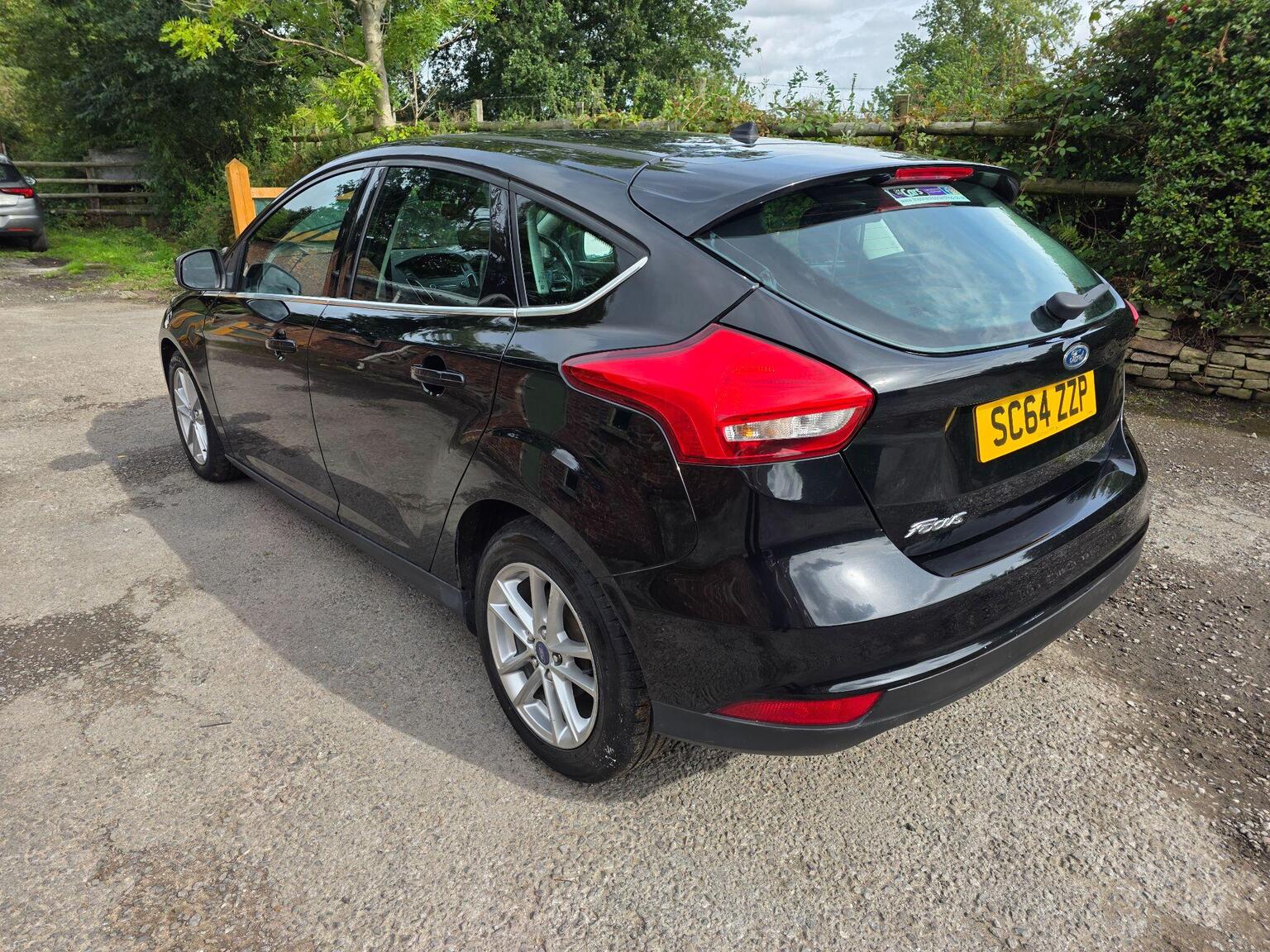 Ford Focus photo 6 of 26