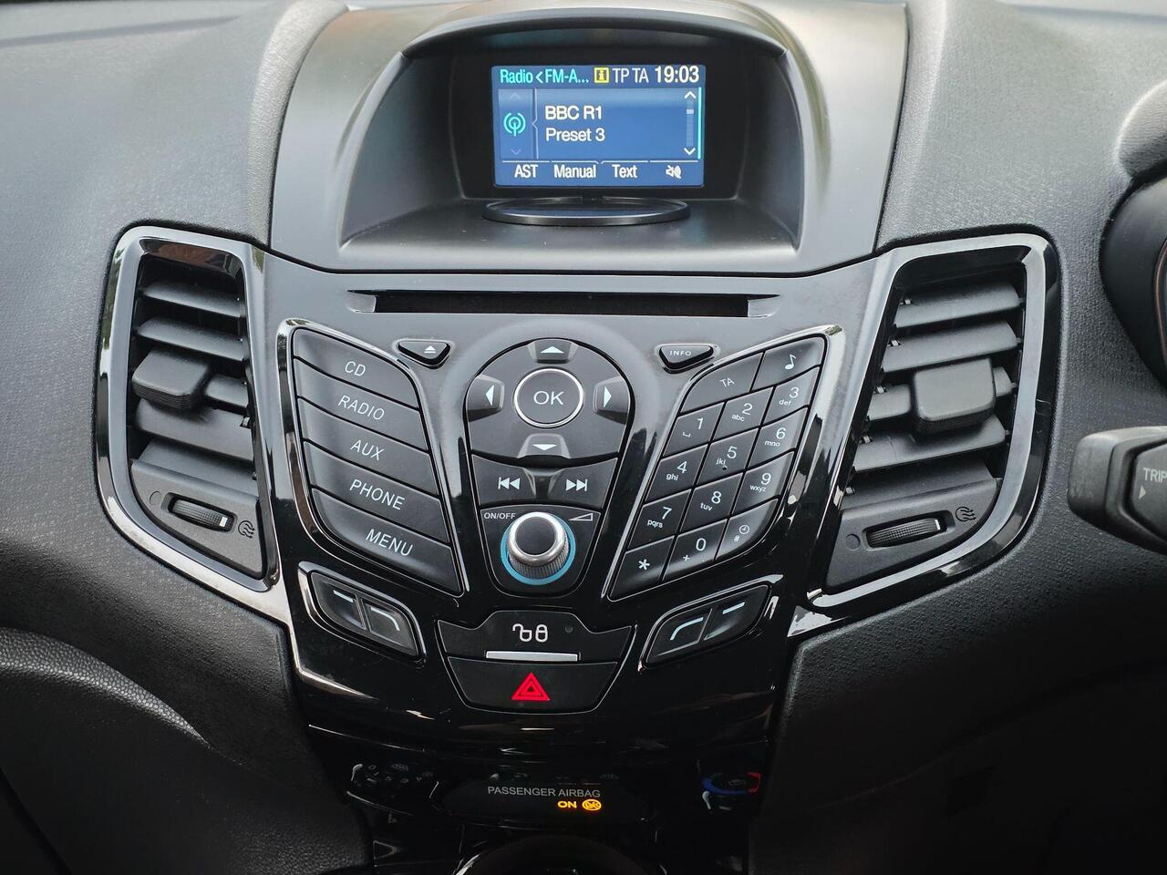 Ford Fiesta Zetec S photo 39 of 62