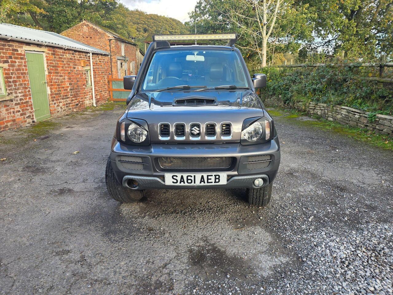 Suzuki Jimny photo 14 of 61