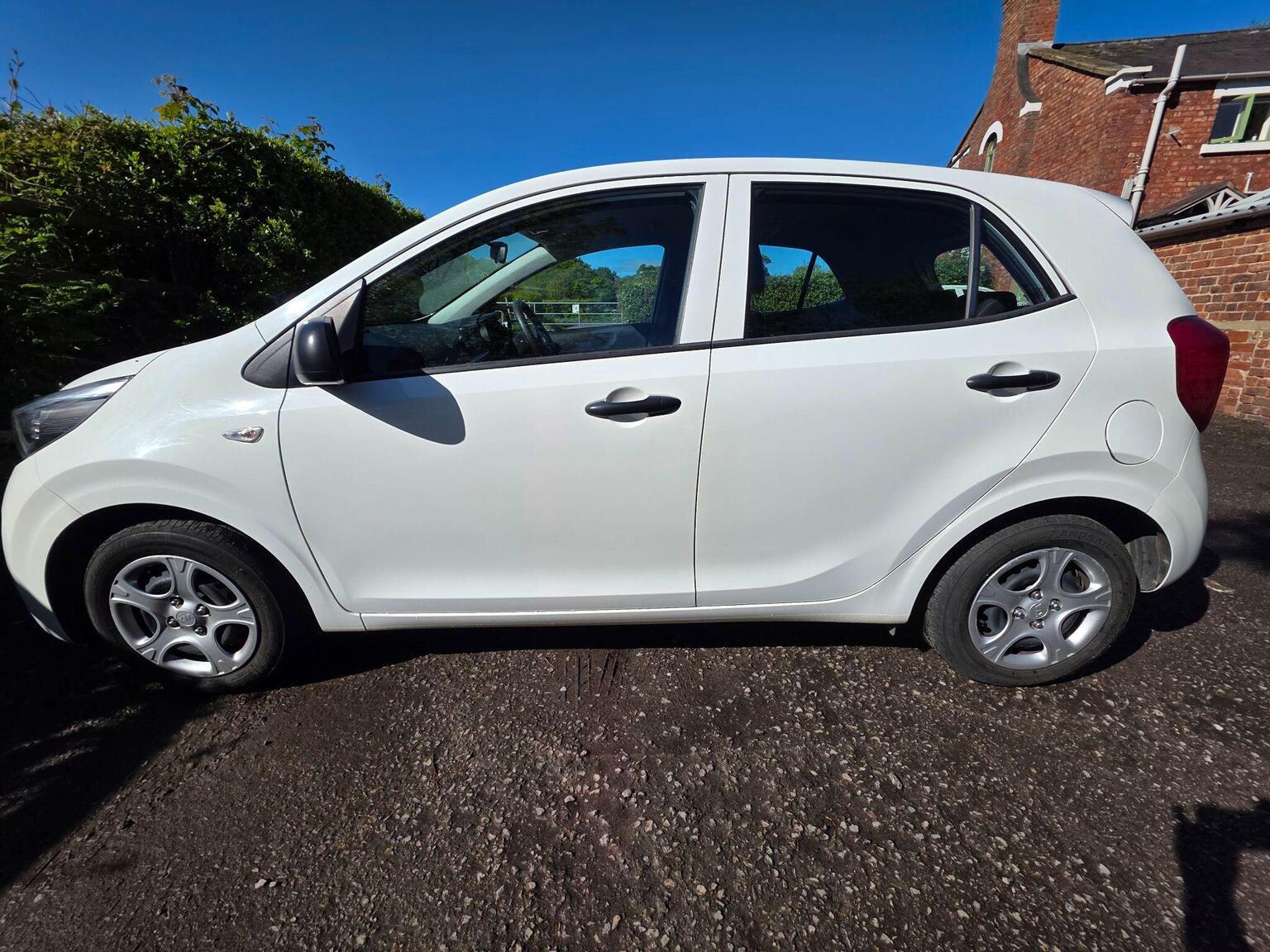 Kia Picanto photo 3 of 12