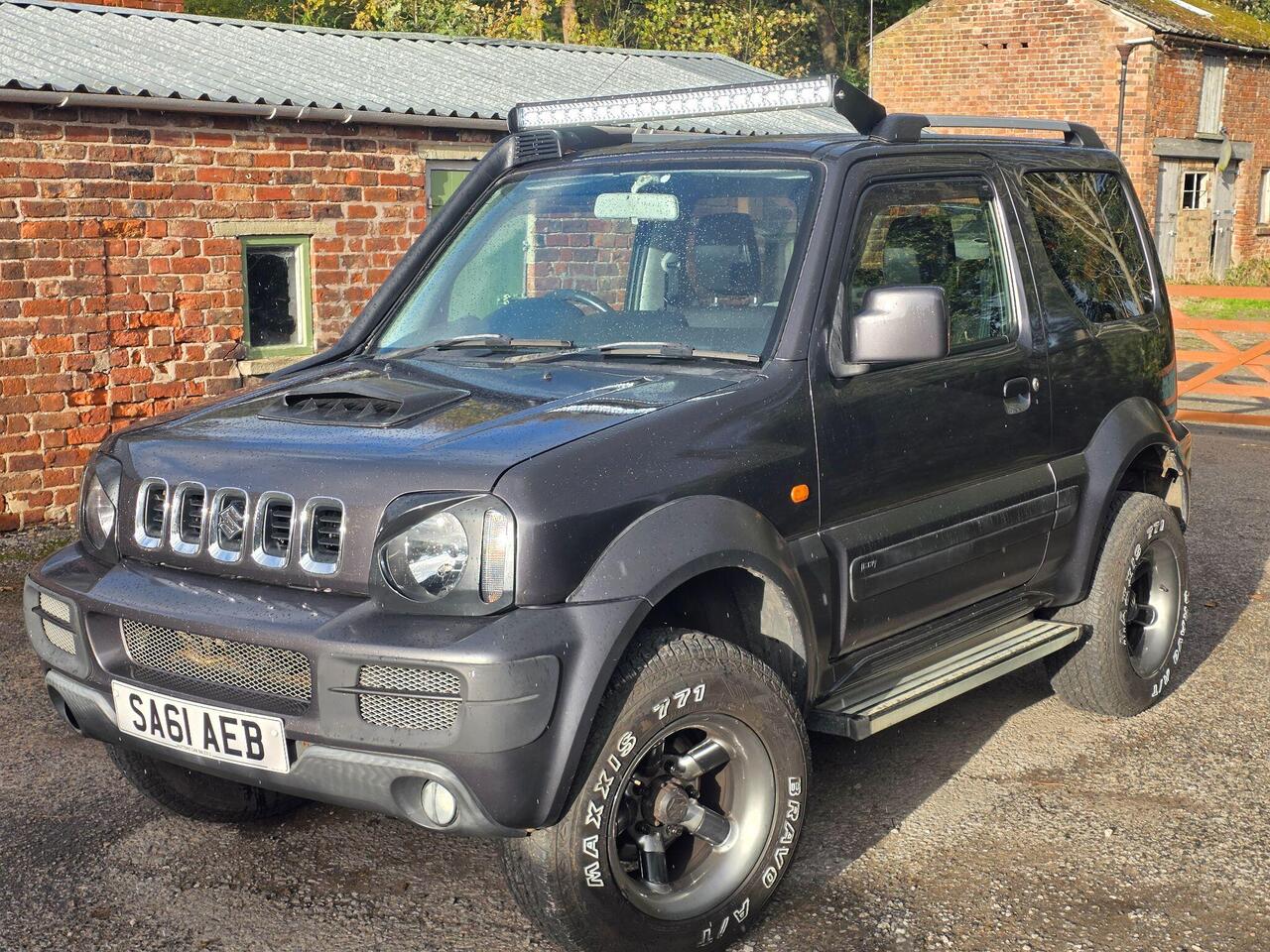 Suzuki Jimny photo 17 of 61