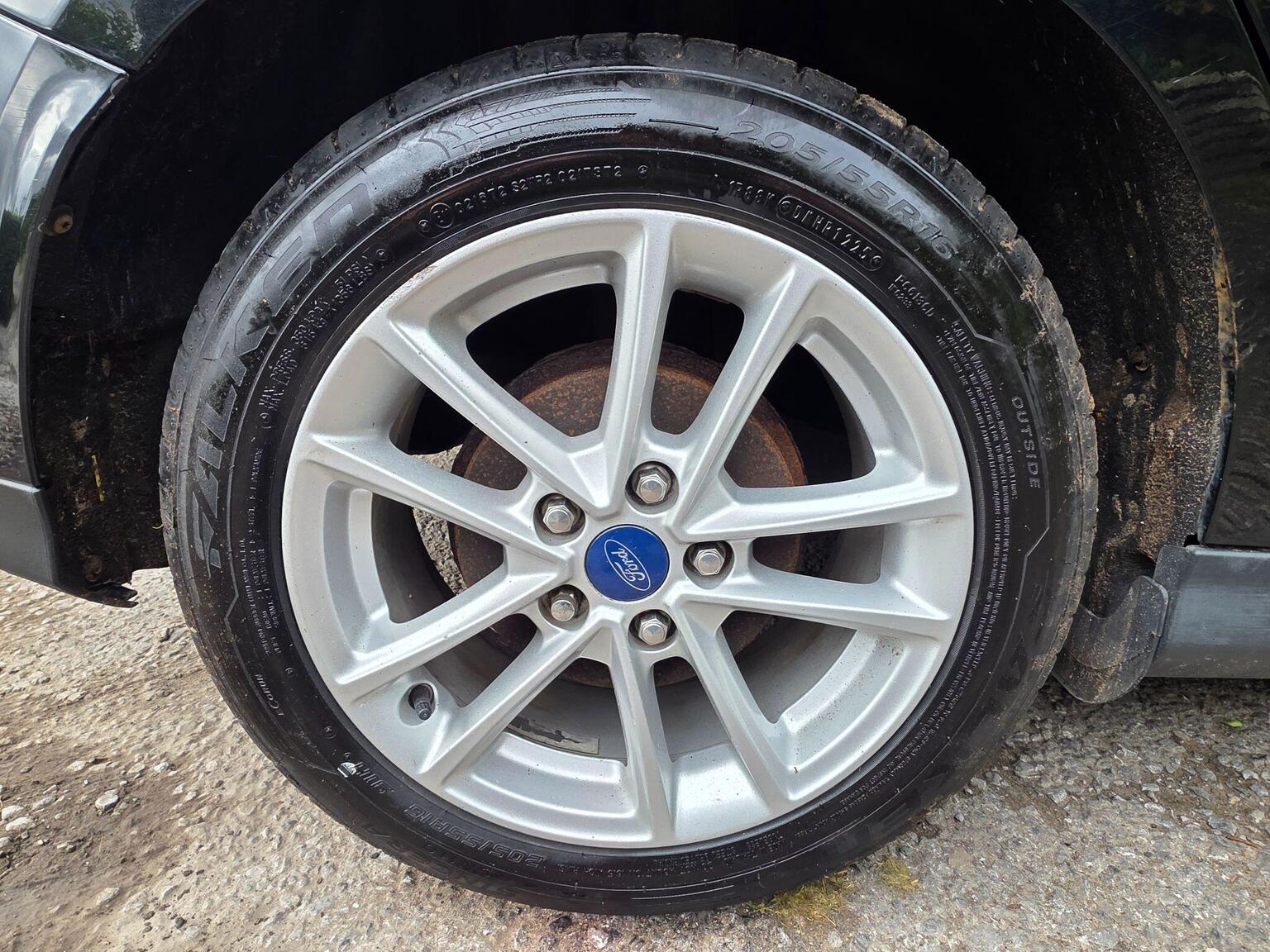 Ford Focus photo 16 of 26
