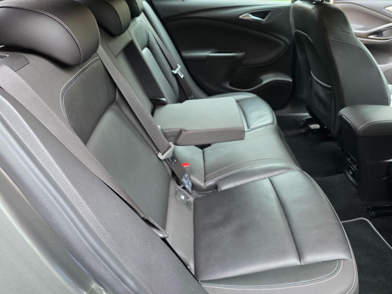 Vauxhall Astra photo 18 of 23