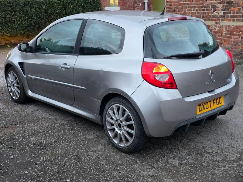 Renault Clio Renaultsport 197 photo 4 of 27