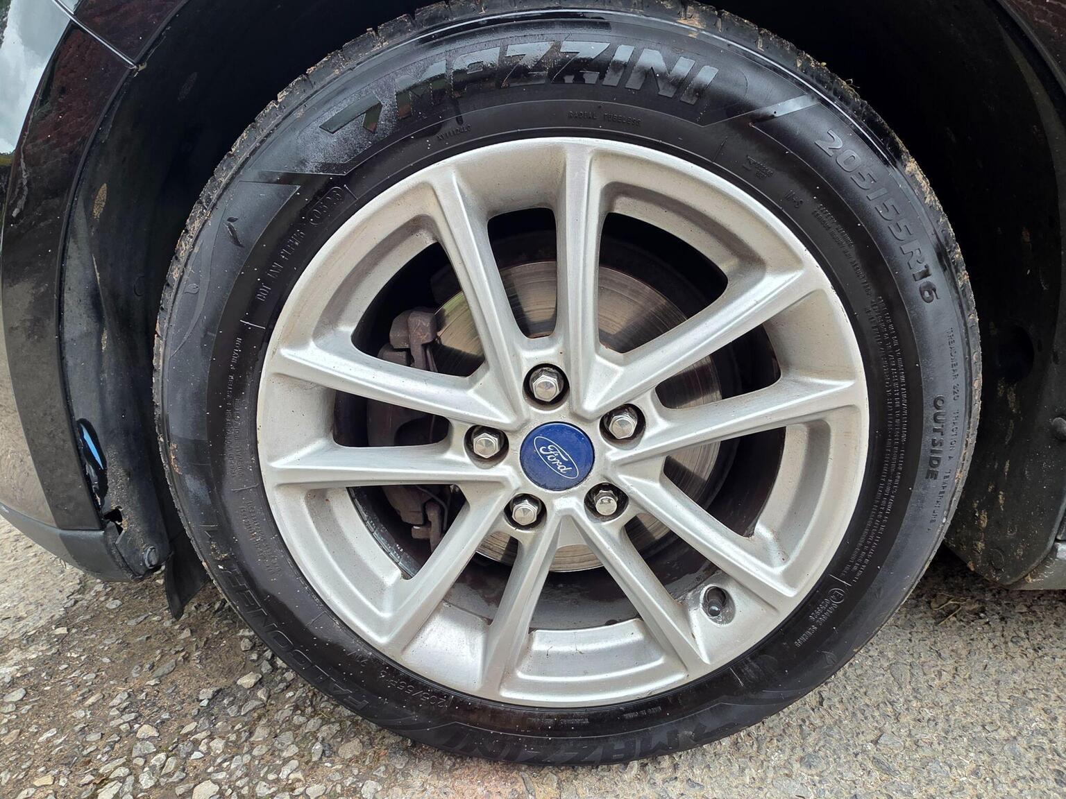 Ford Focus photo 18 of 26