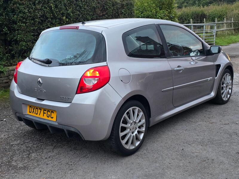 Renault Clio Renaultsport 197 photo 14 of 27