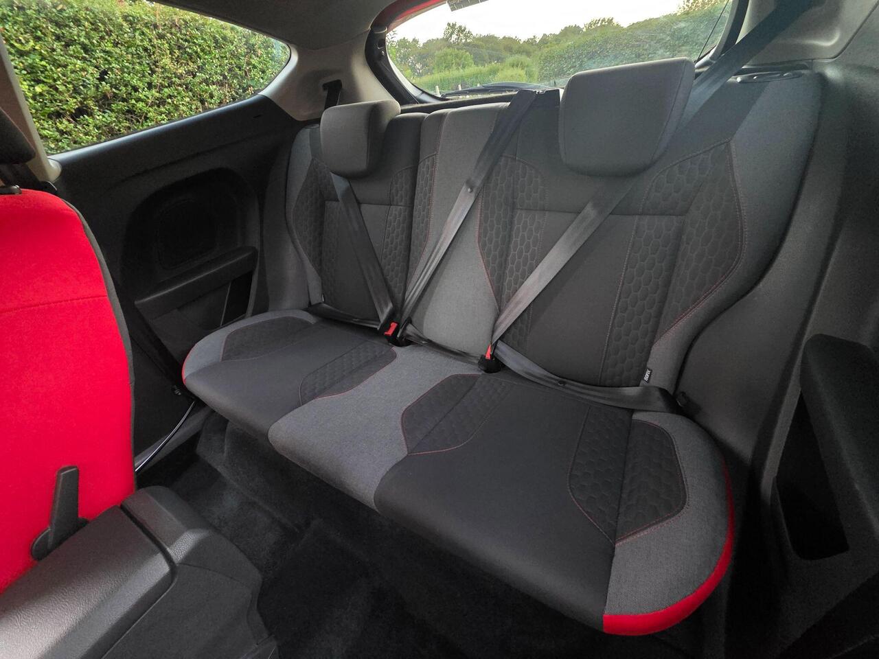 Ford Fiesta Zetec S photo 32 of 62