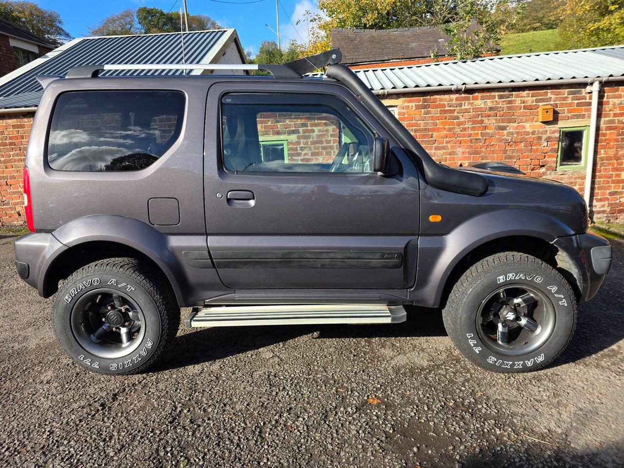 Suzuki Jimny photo 29 of 61