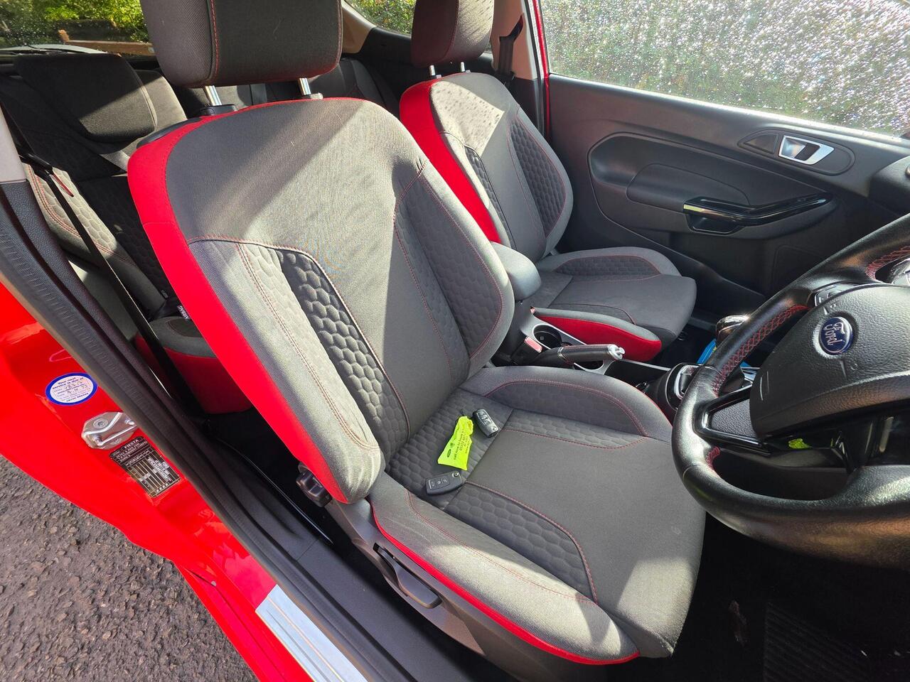 Ford Fiesta Zetec S photo 31 of 62
