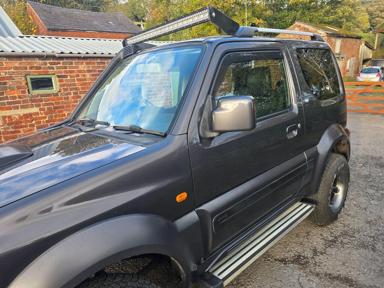 Suzuki Jimny photo 19 of 61